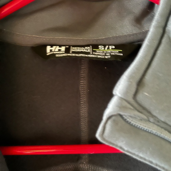 Never worn Helly Hansen half-zip pullover - Picture 3 of 3